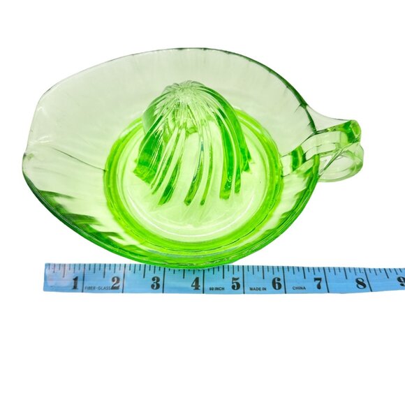Vintage Green Depression Glass Juicer With Handle and Spout 8x6 inches - Picture 6 of 7